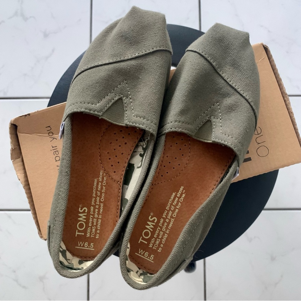 Toms • Womens Classics Olive Canvas Shoes